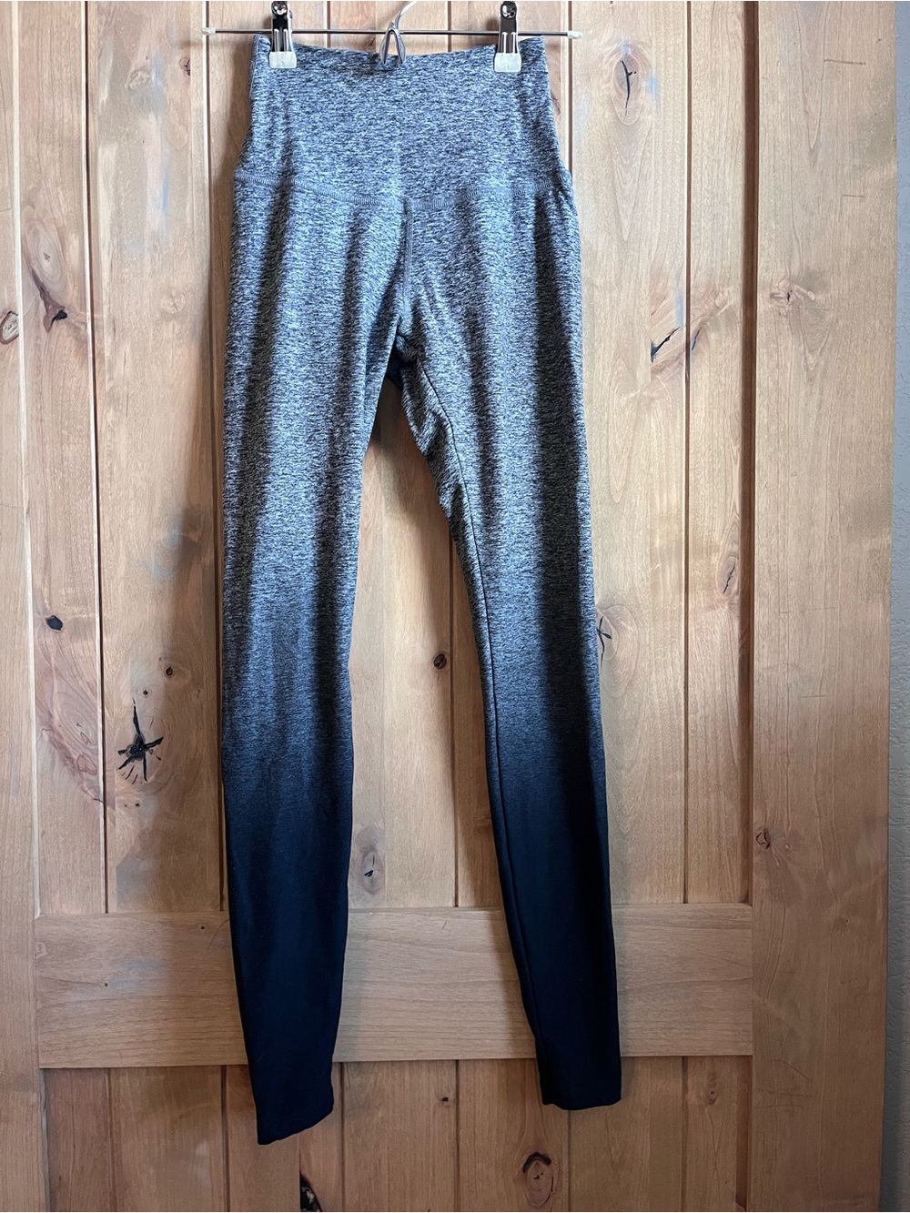 Beyond Yoga Ombre Gray to Black Athletic Leggings - size Small